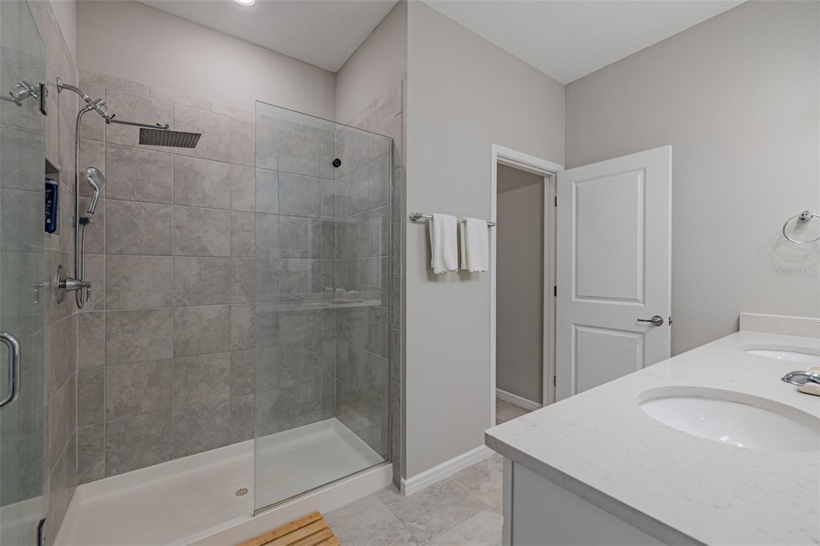 Image 30 of 45 For 11282 Beach Walk Way Ne