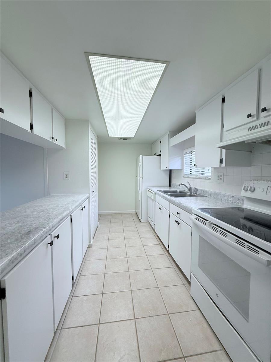 Image 6 of 19 For 8608 Lake Isle Drive 169