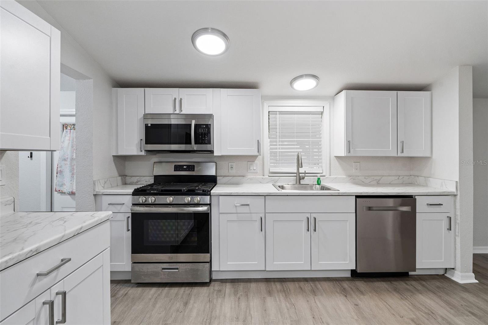 Listing photo id 10 for 6401 Angus Valley Drive