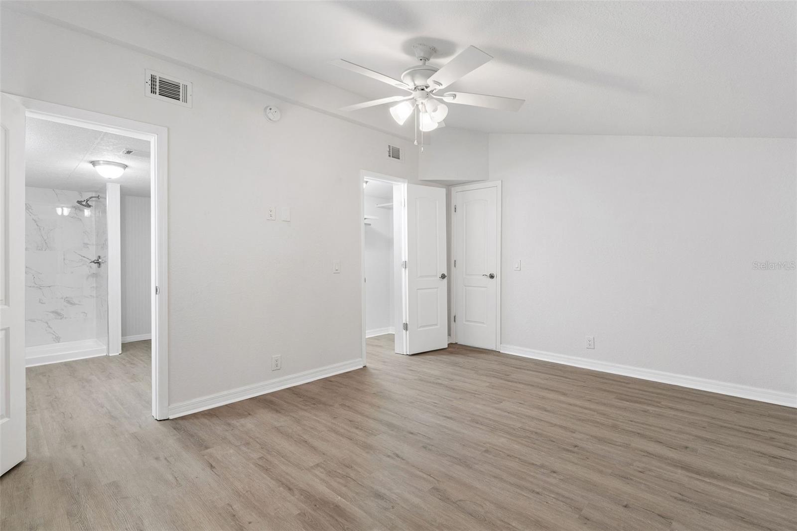 Listing photo id 16 for 6401 Angus Valley Drive