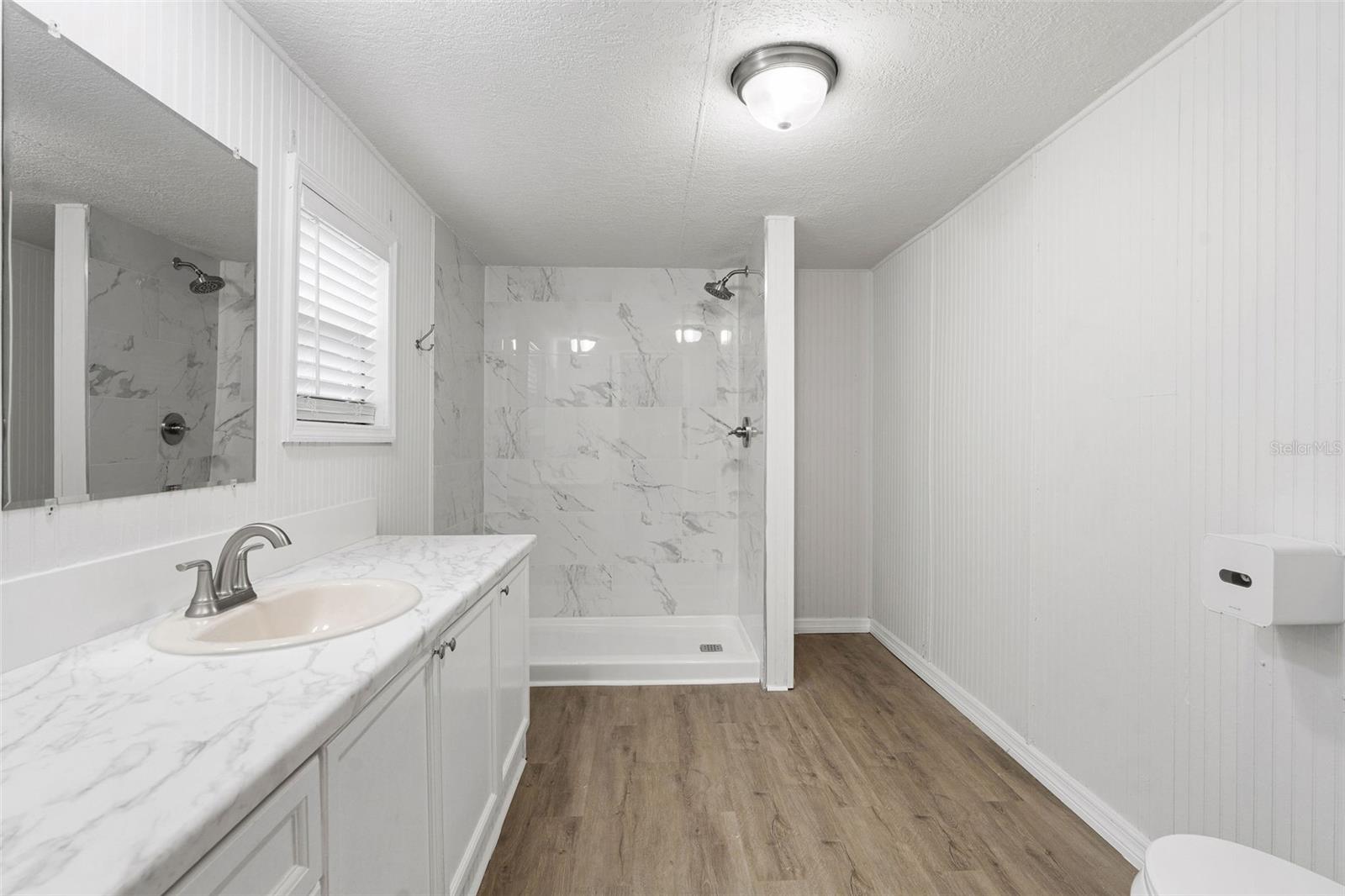 Listing photo id 17 for 6401 Angus Valley Drive