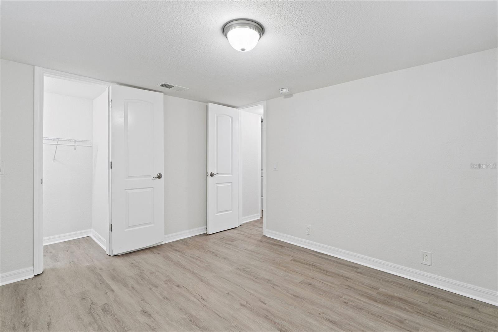 Listing photo id 19 for 6401 Angus Valley Drive