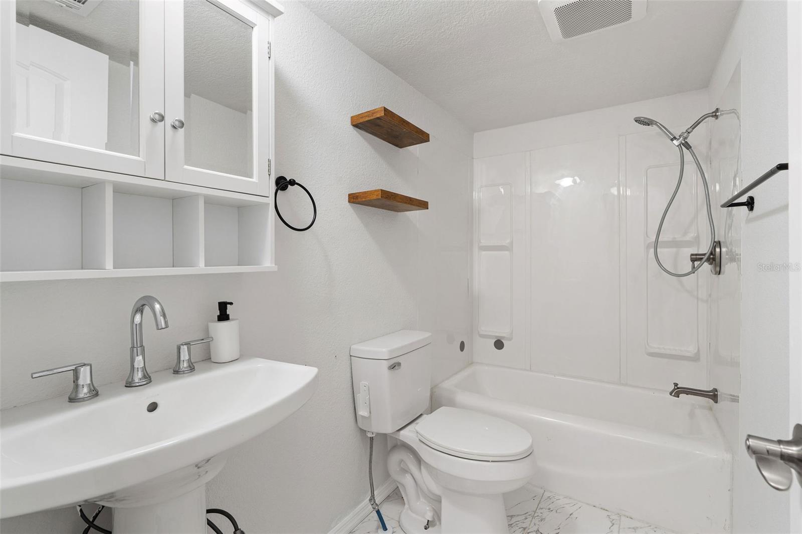 Listing photo id 21 for 6401 Angus Valley Drive