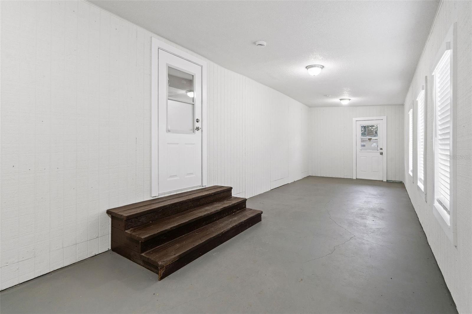 Listing photo id 2 for 6401 Angus Valley Drive