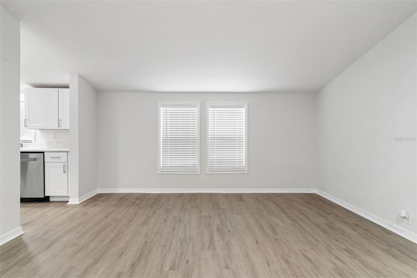 Listing photo id 7 for 6401 Angus Valley Drive