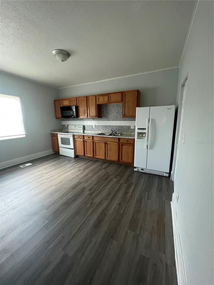 Image 2 of 9 For 4700 10th Avenue S 1