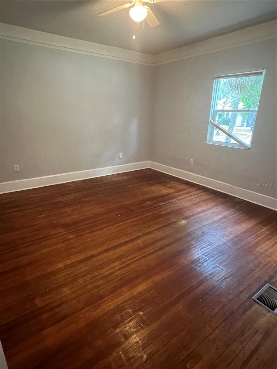 Image 4 of 9 For 4700 10th Avenue S 1