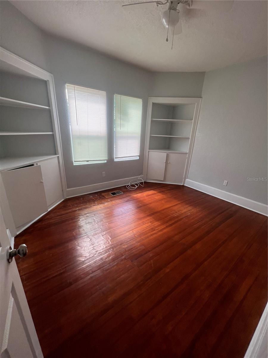 Image 7 of 9 For 4700 10th Avenue S 1
