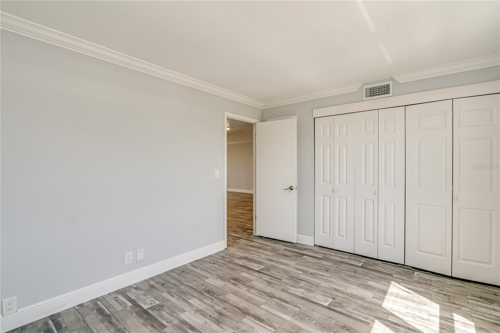 Image 20 of 27 For 2618 Cove Cay Drive 801