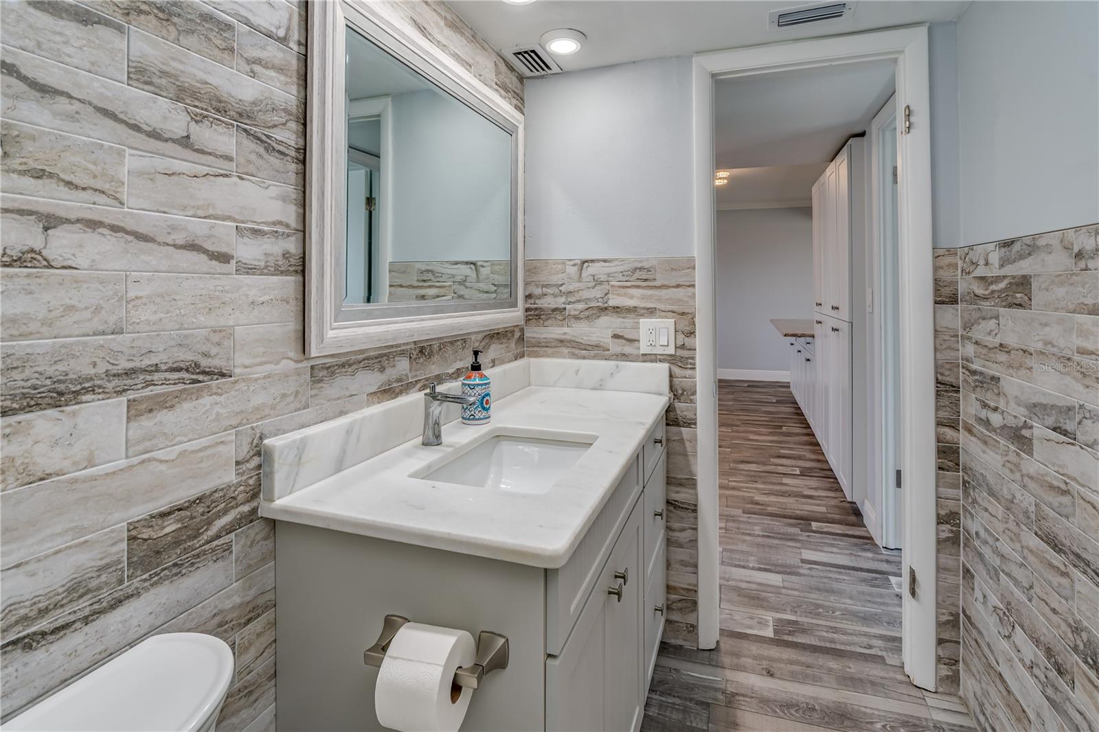 Image 22 of 27 For 2618 Cove Cay Drive 801