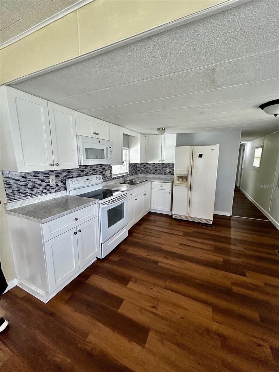 Image 18 of 34 For 39024 Ola Avenue