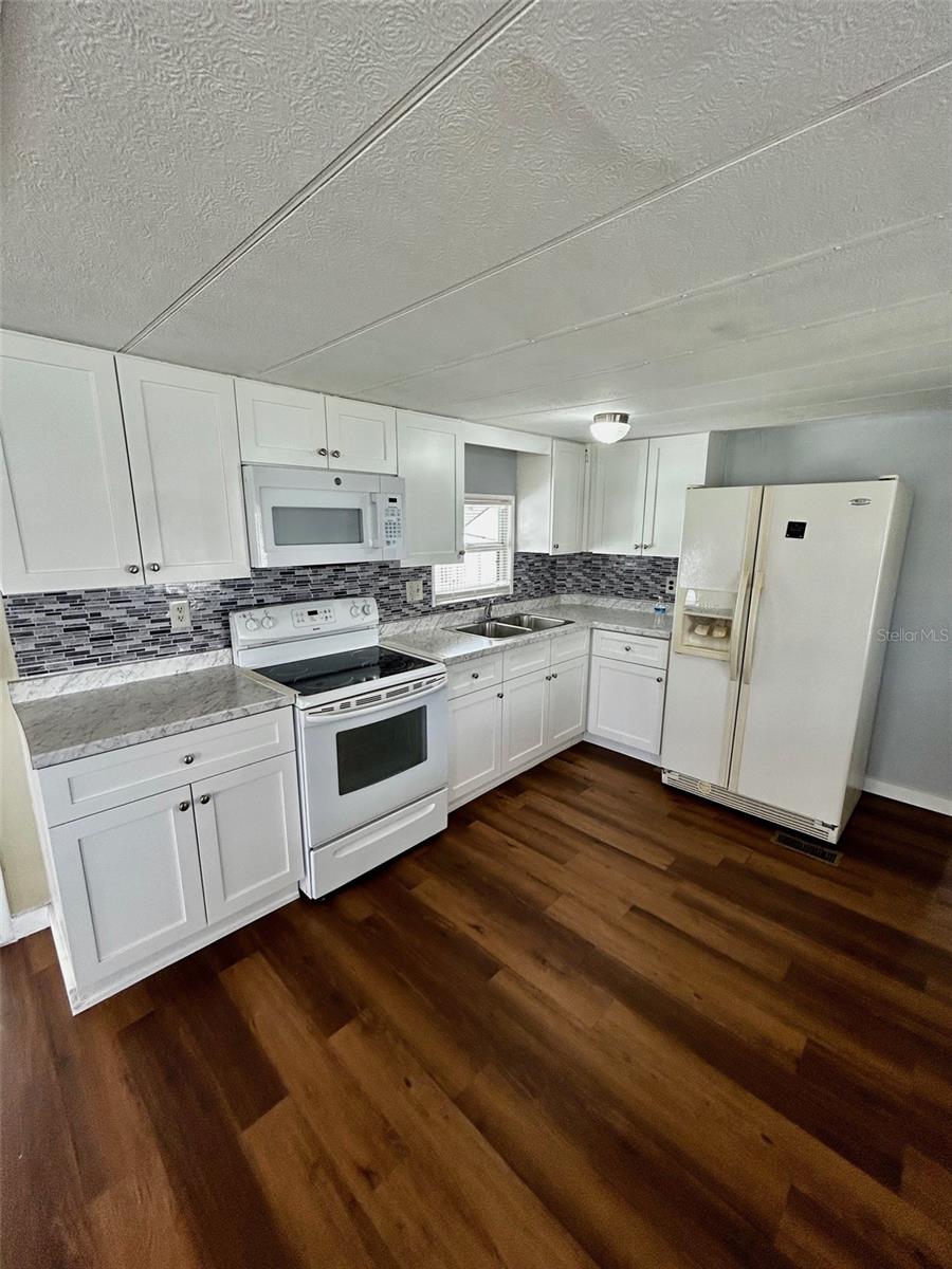 Image 4 of 34 For 39024 Ola Avenue