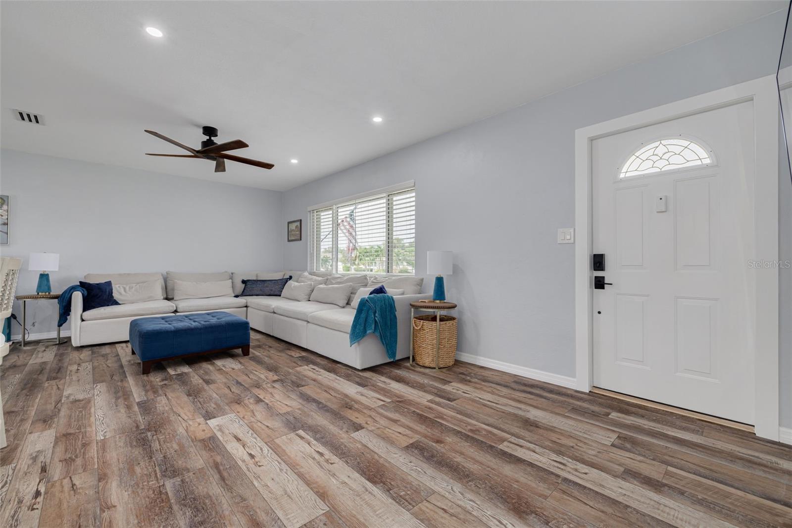 Image 16 of 44 For 11352 61st Avenue