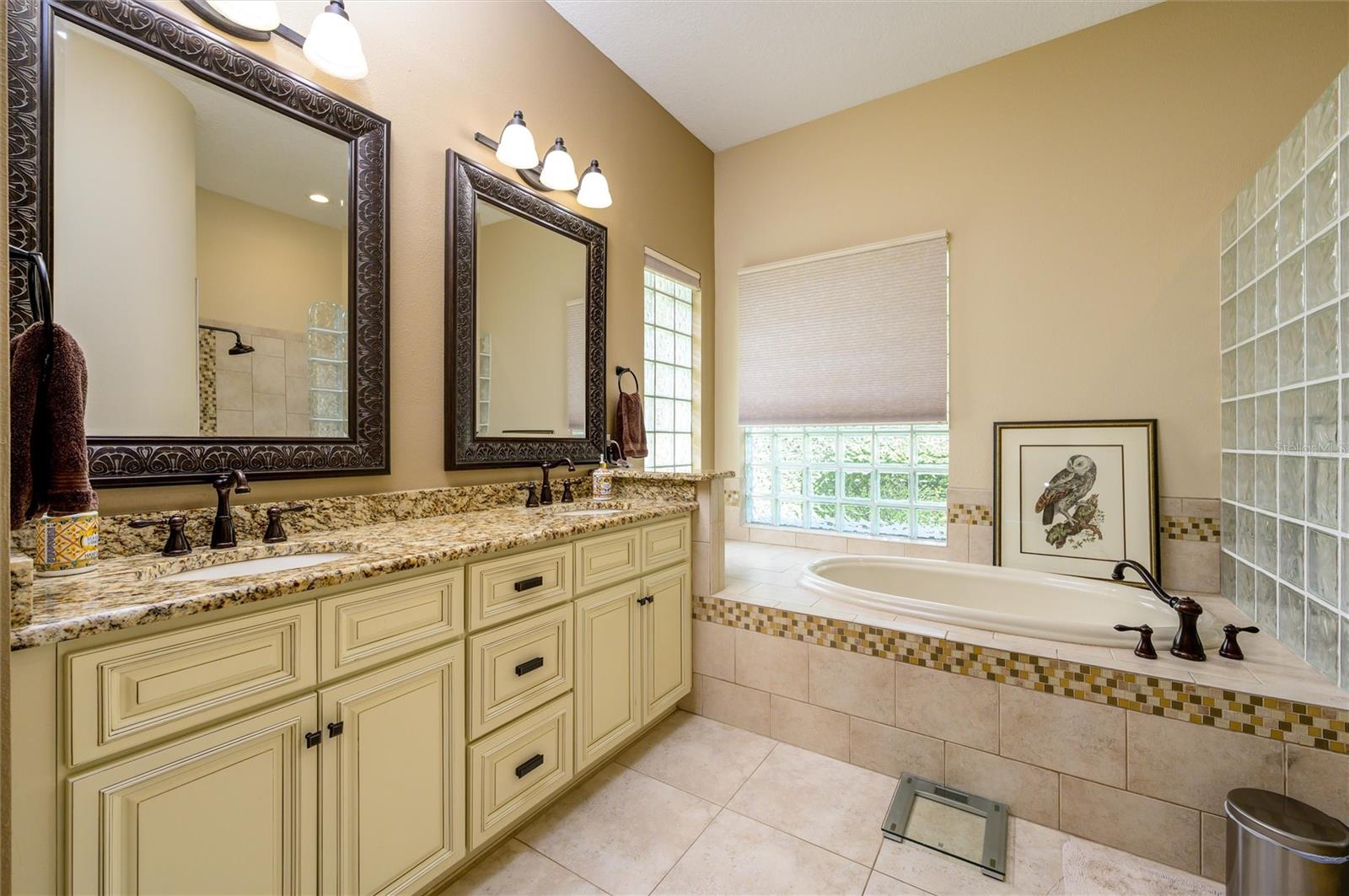 Image 22 of 48 For 17521 Edinburgh Drive