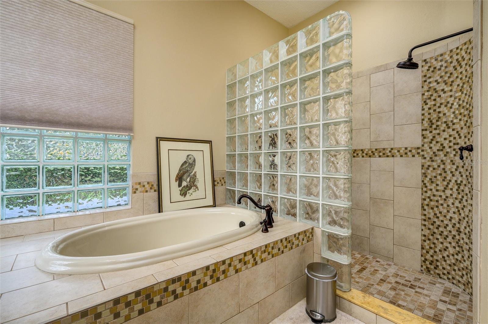 Image 23 of 48 For 17521 Edinburgh Drive