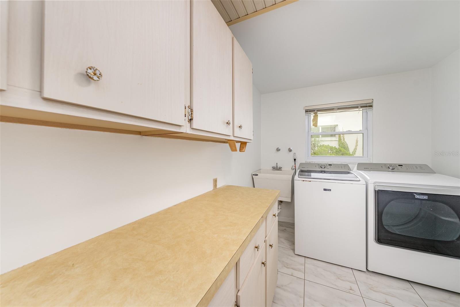 Image 20 of 25 For 1903 Oro Court
