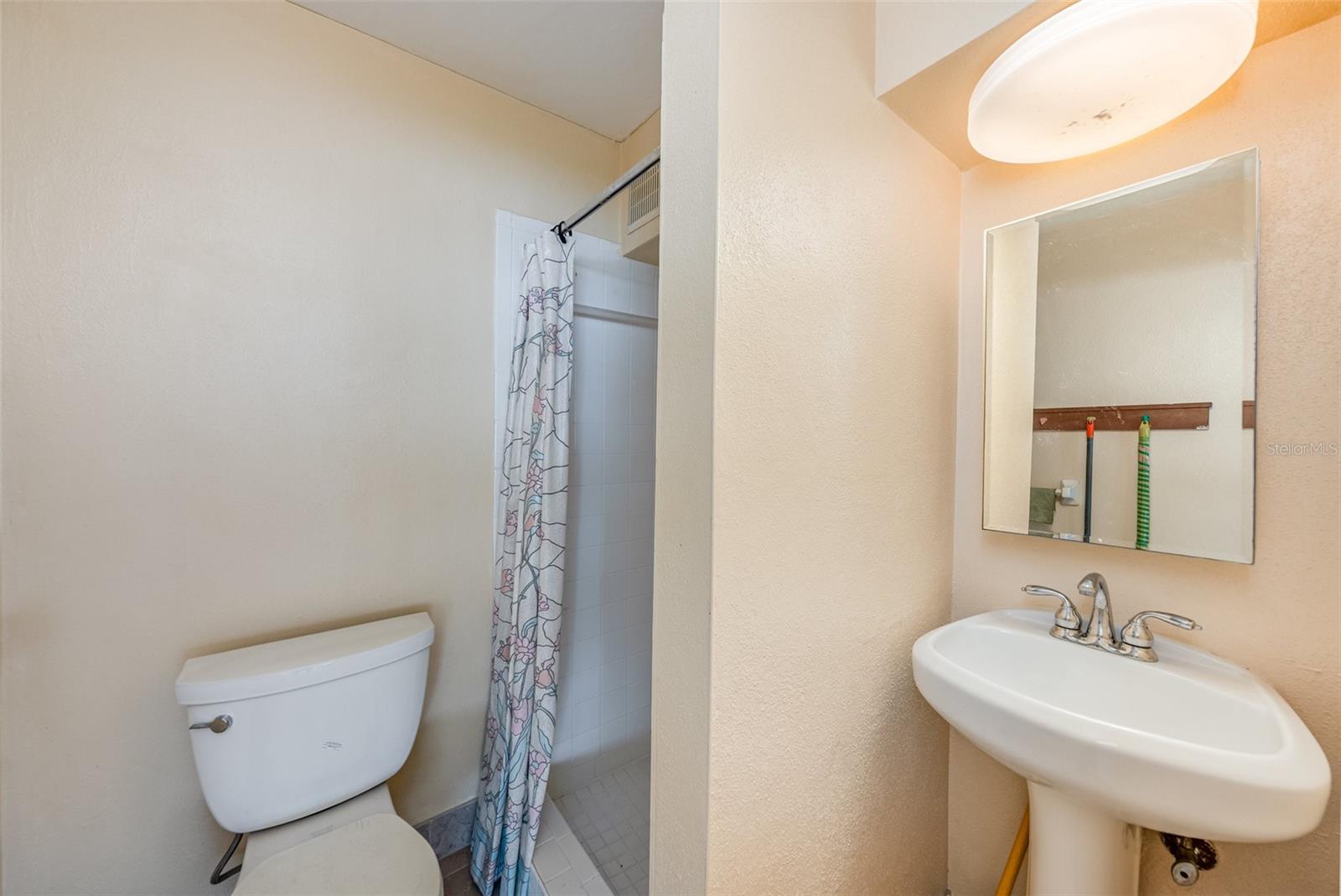 Image 22 of 25 For 1903 Oro Court