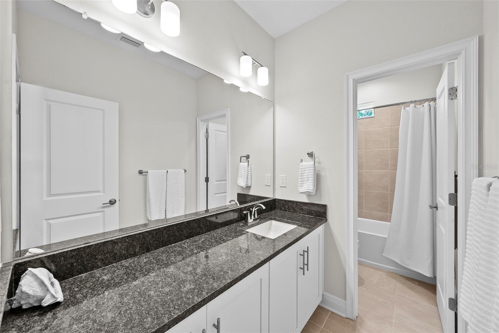 Image 43 of 75 For 6703 Interbay Boulevard