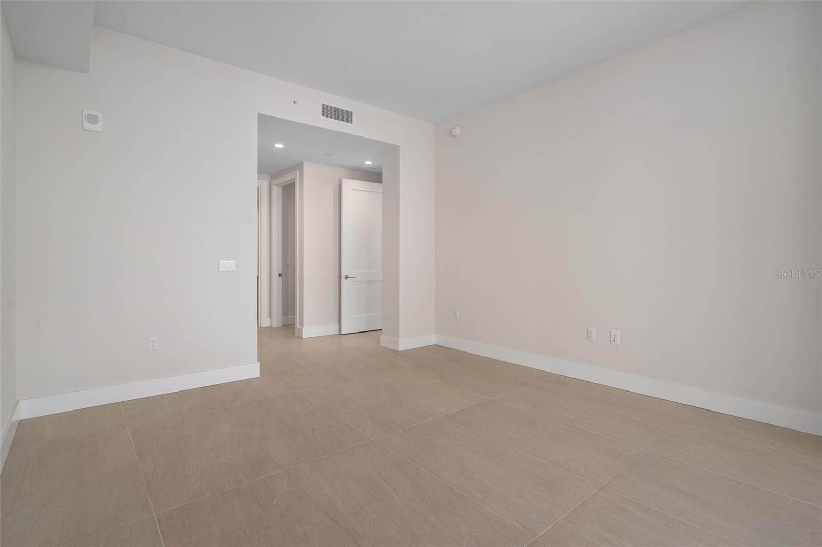 Image 18 of 56 For 275 1st Avenue S 1001