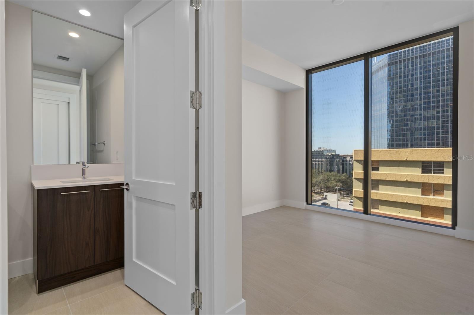 Image 21 of 56 For 275 1st Avenue S 1001