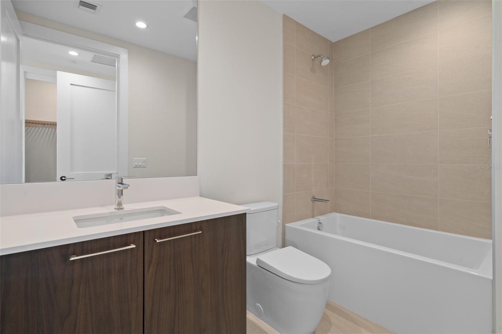 Image 24 of 56 For 275 1st Avenue S 1001