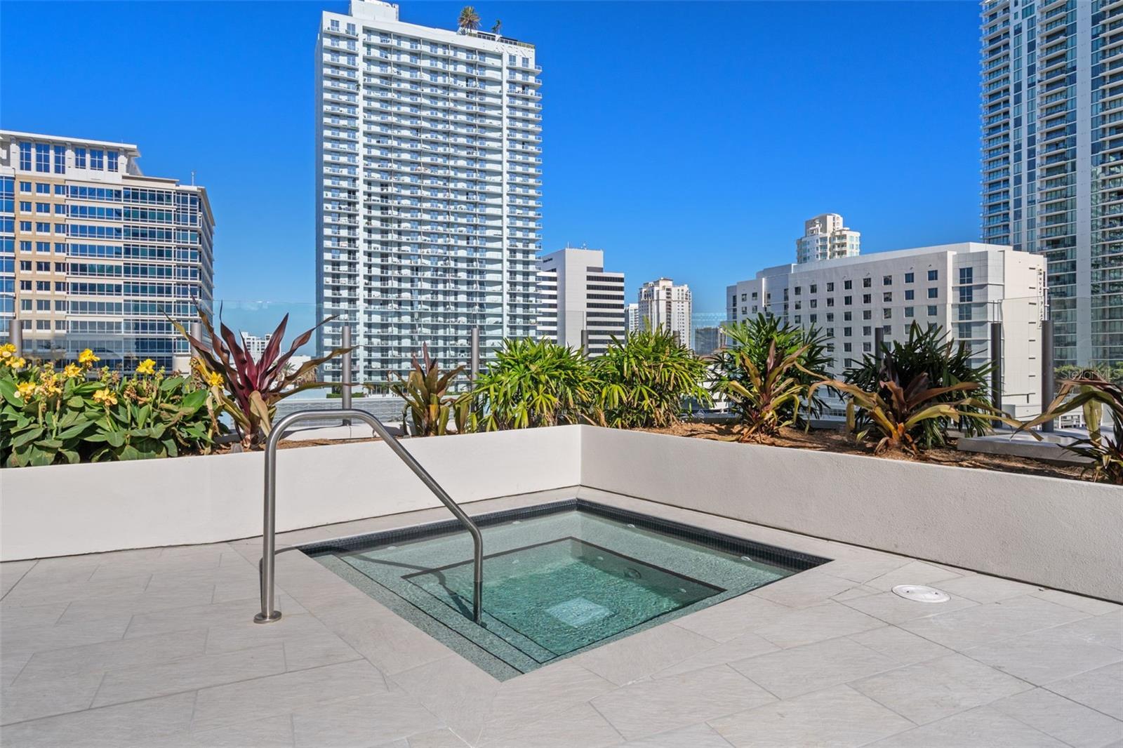 Image 28 of 56 For 275 1st Avenue S 1001