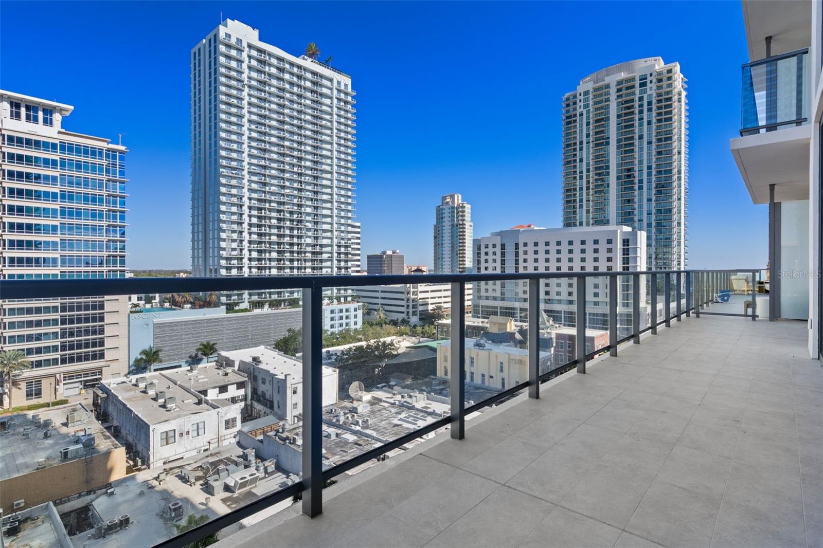 Image 4 of 56 For 275 1st Avenue S 1001