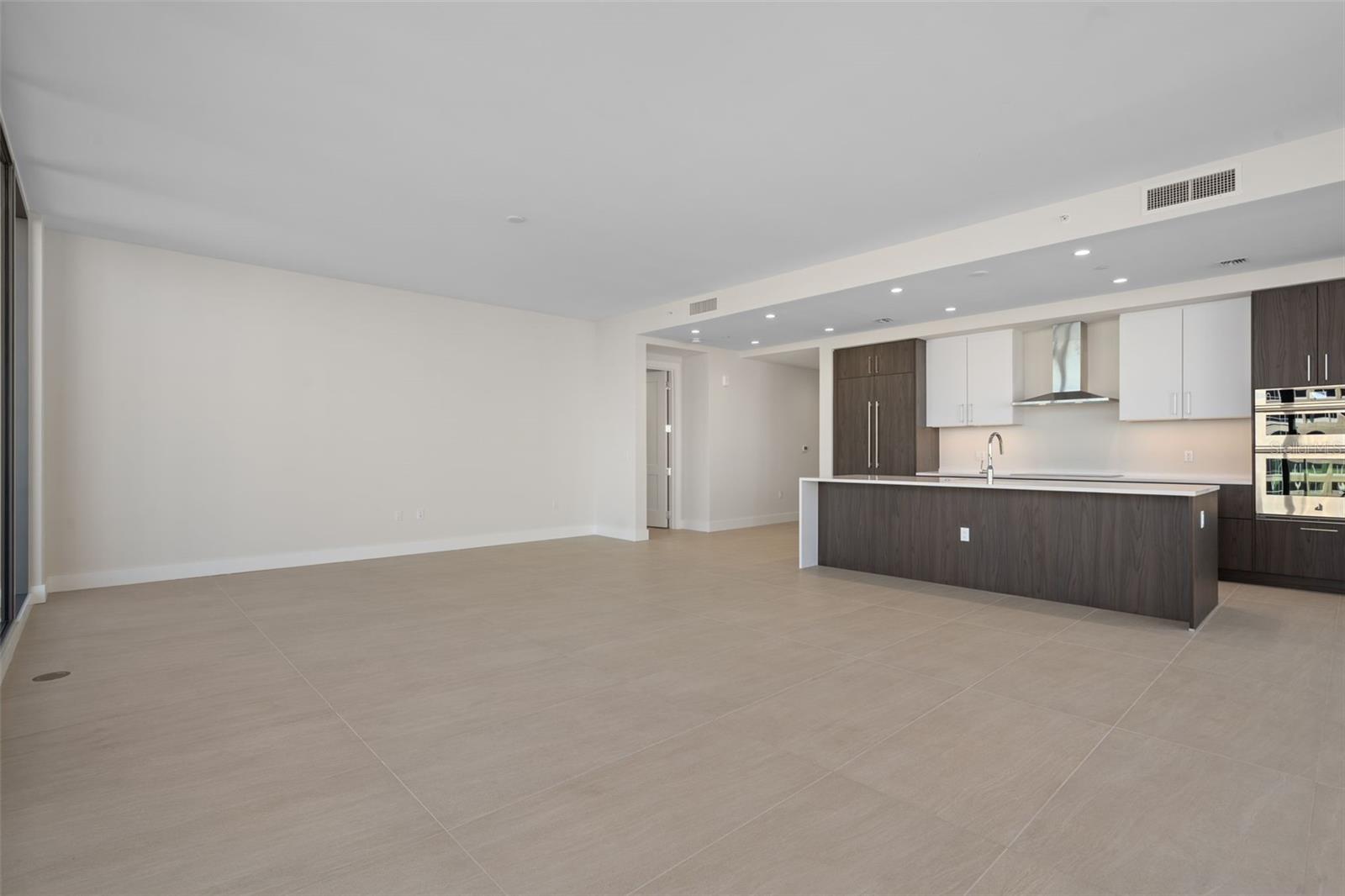 Image 8 of 56 For 275 1st Avenue S 1001