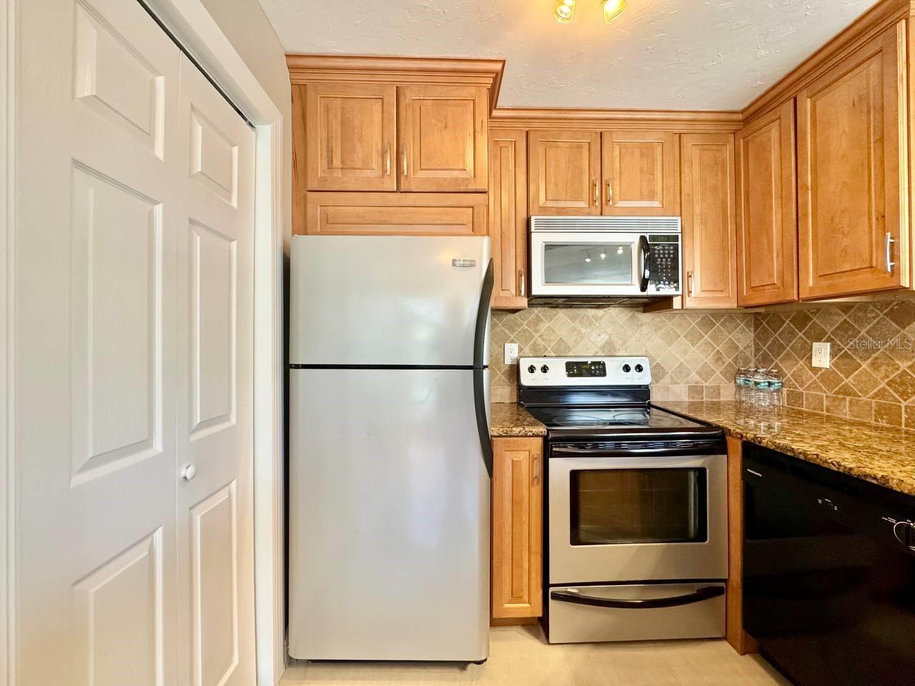 Image 11 of 35 For 8615 Mallard Reserve Drive 201