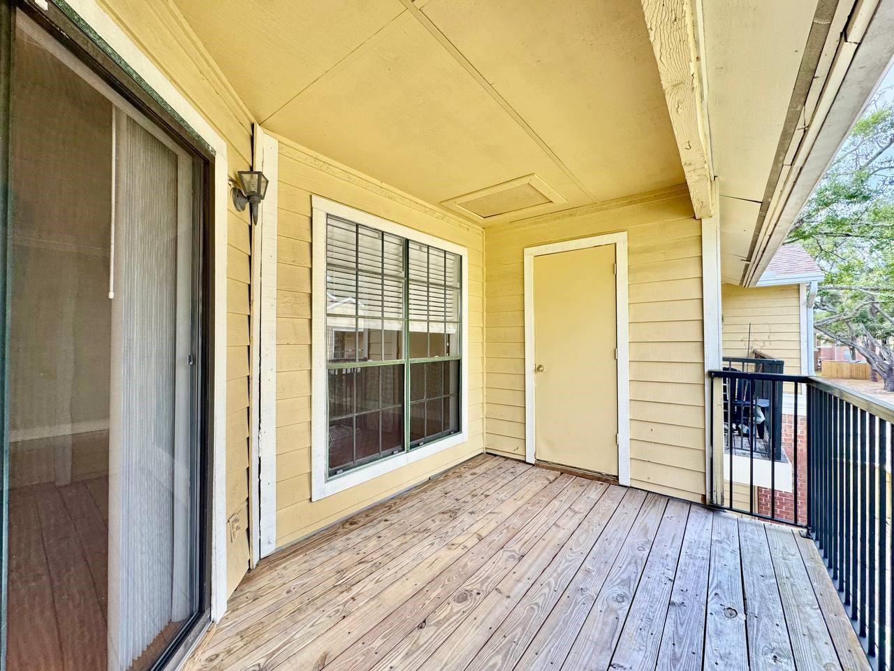 Image 24 of 35 For 8615 Mallard Reserve Drive 201