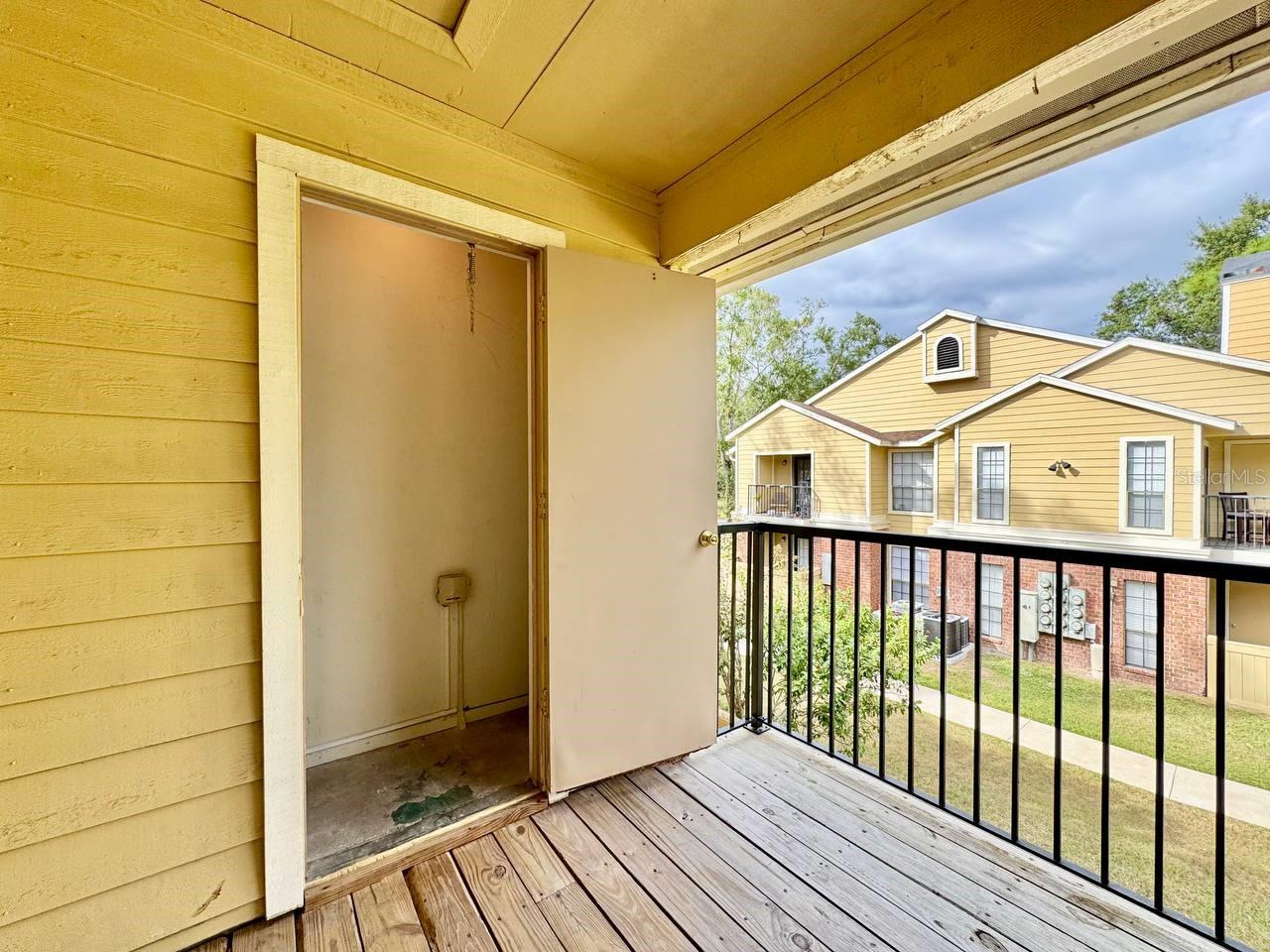Image 27 of 35 For 8615 Mallard Reserve Drive 201