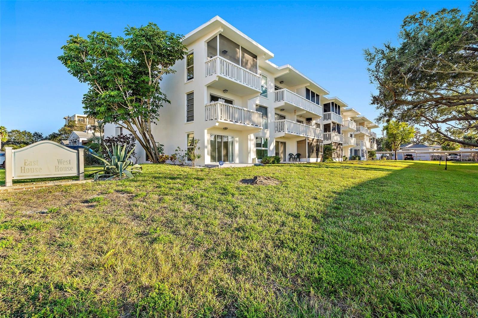 Image 21 of 22 For 2944 Bay Drive 101