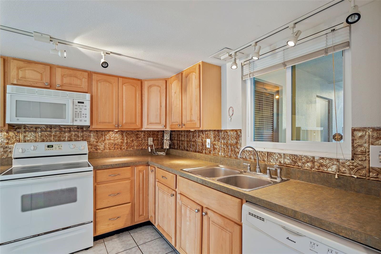 Image 5 of 22 For 2944 Bay Drive 101