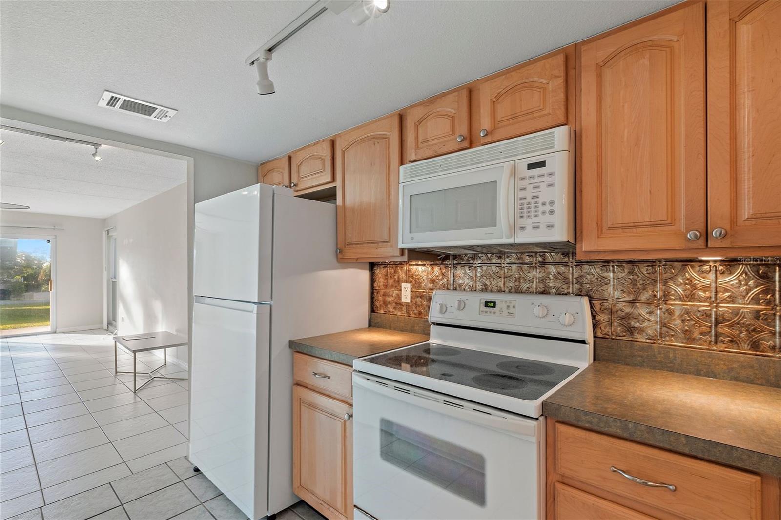 Image 6 of 22 For 2944 Bay Drive 101