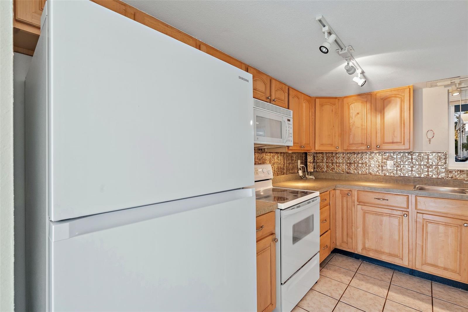 Image 8 of 22 For 2944 Bay Drive 101