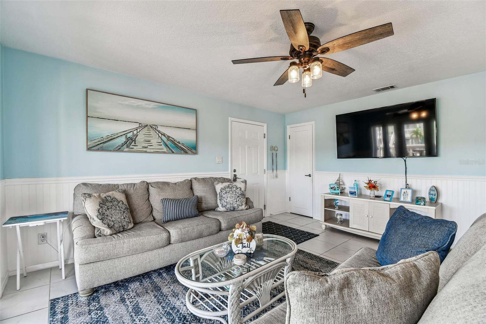 Image 10 of 91 For 5116 Beach Drive Se D