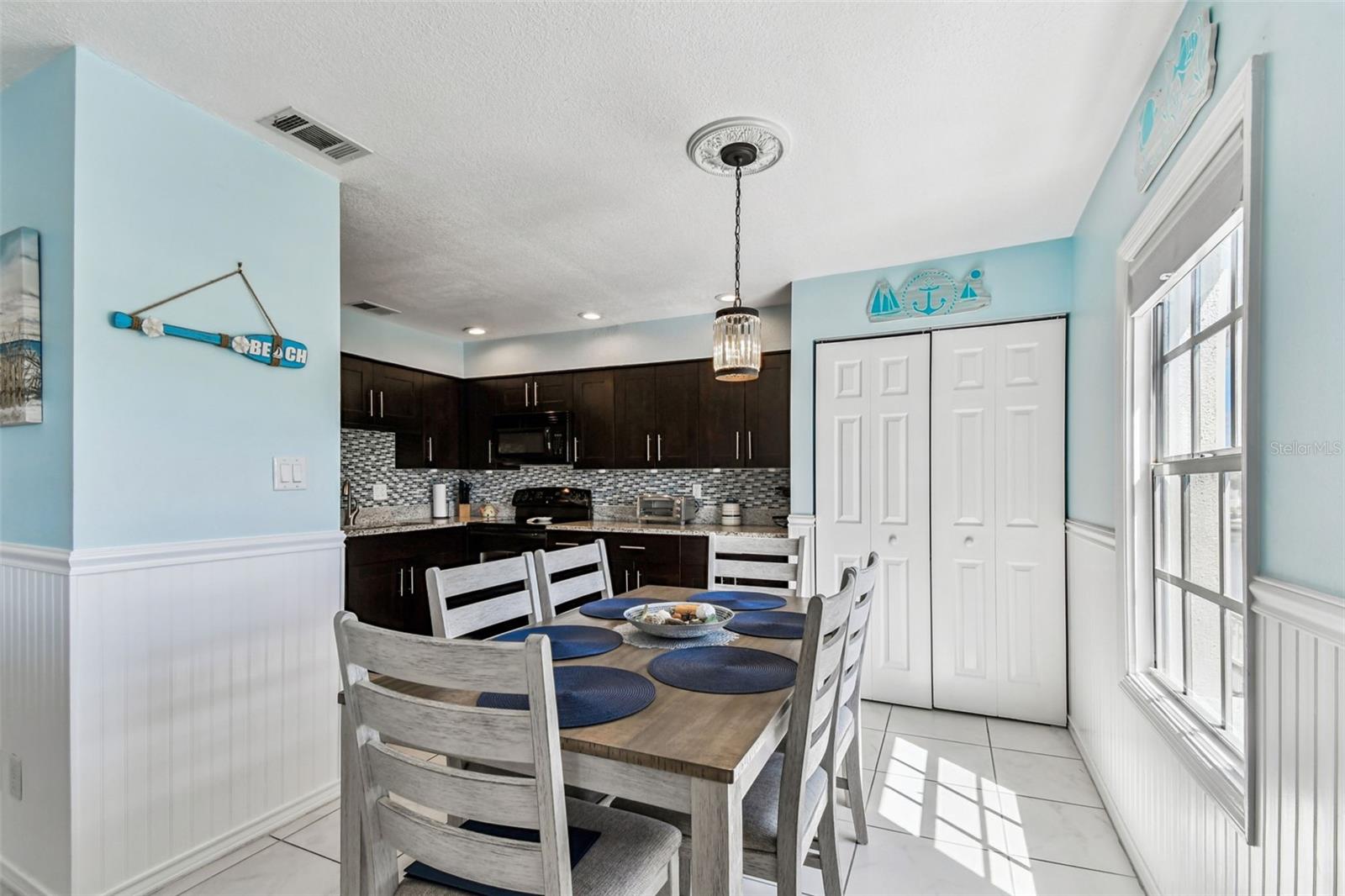 Image 12 of 91 For 5116 Beach Drive Se D