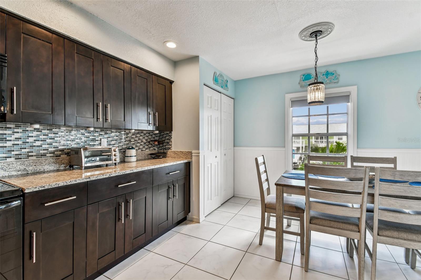 Image 18 of 91 For 5116 Beach Drive Se D