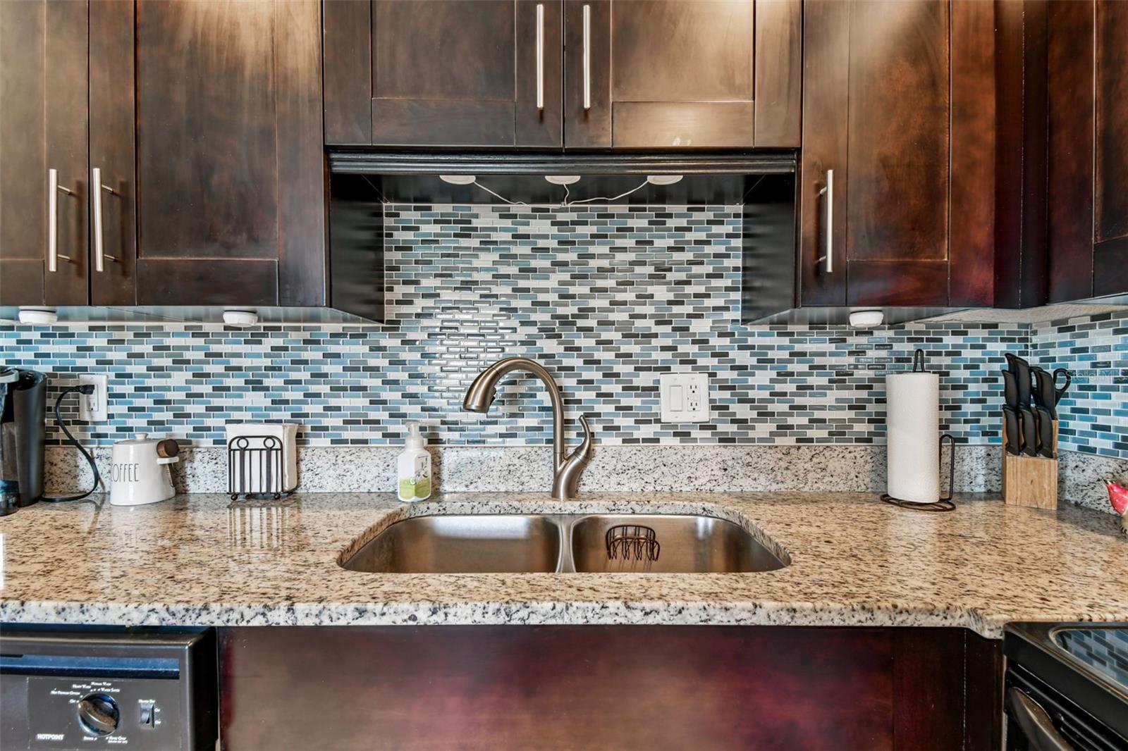 Image 20 of 91 For 5116 Beach Drive Se D