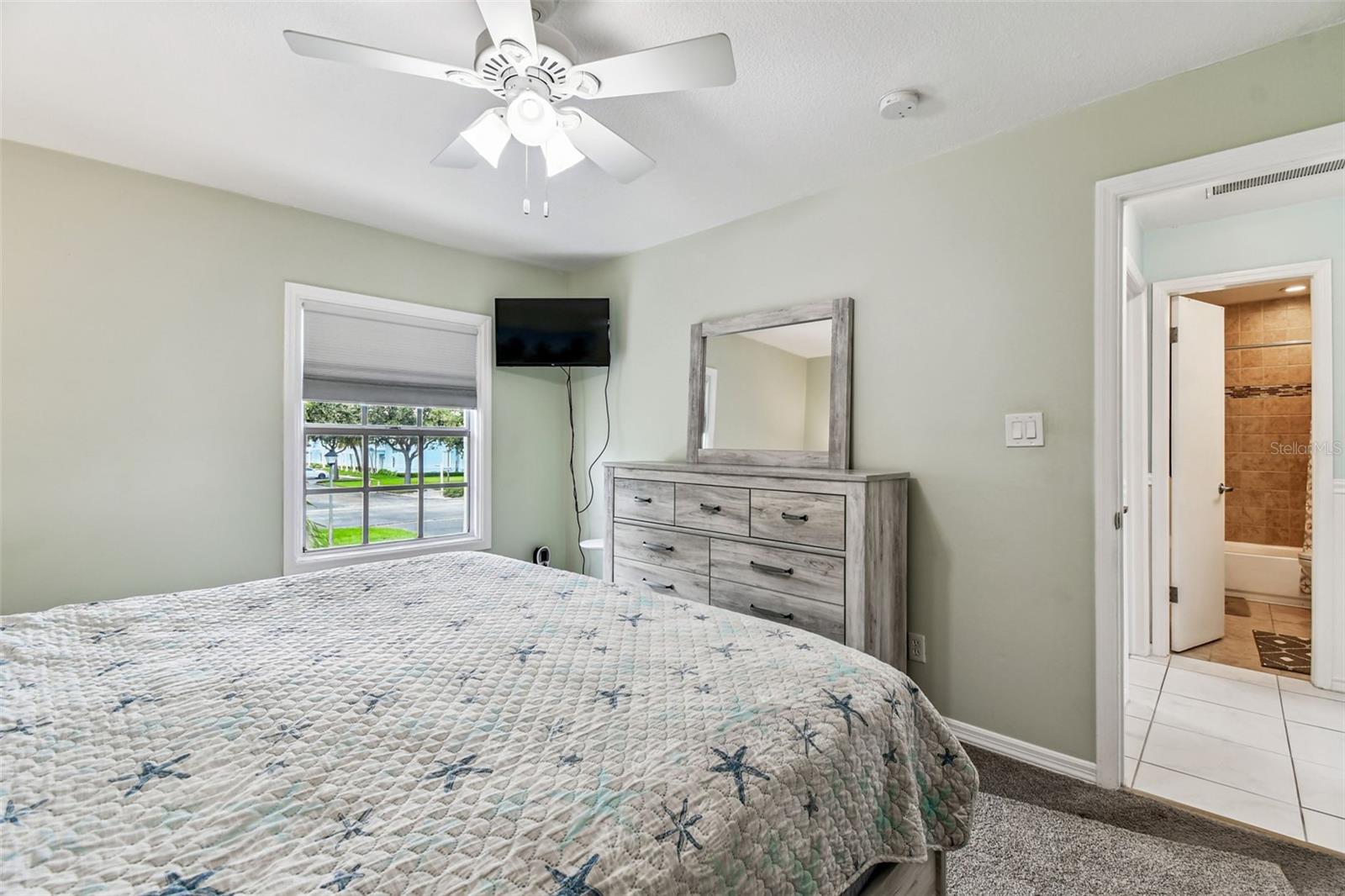 Image 24 of 91 For 5116 Beach Drive Se D