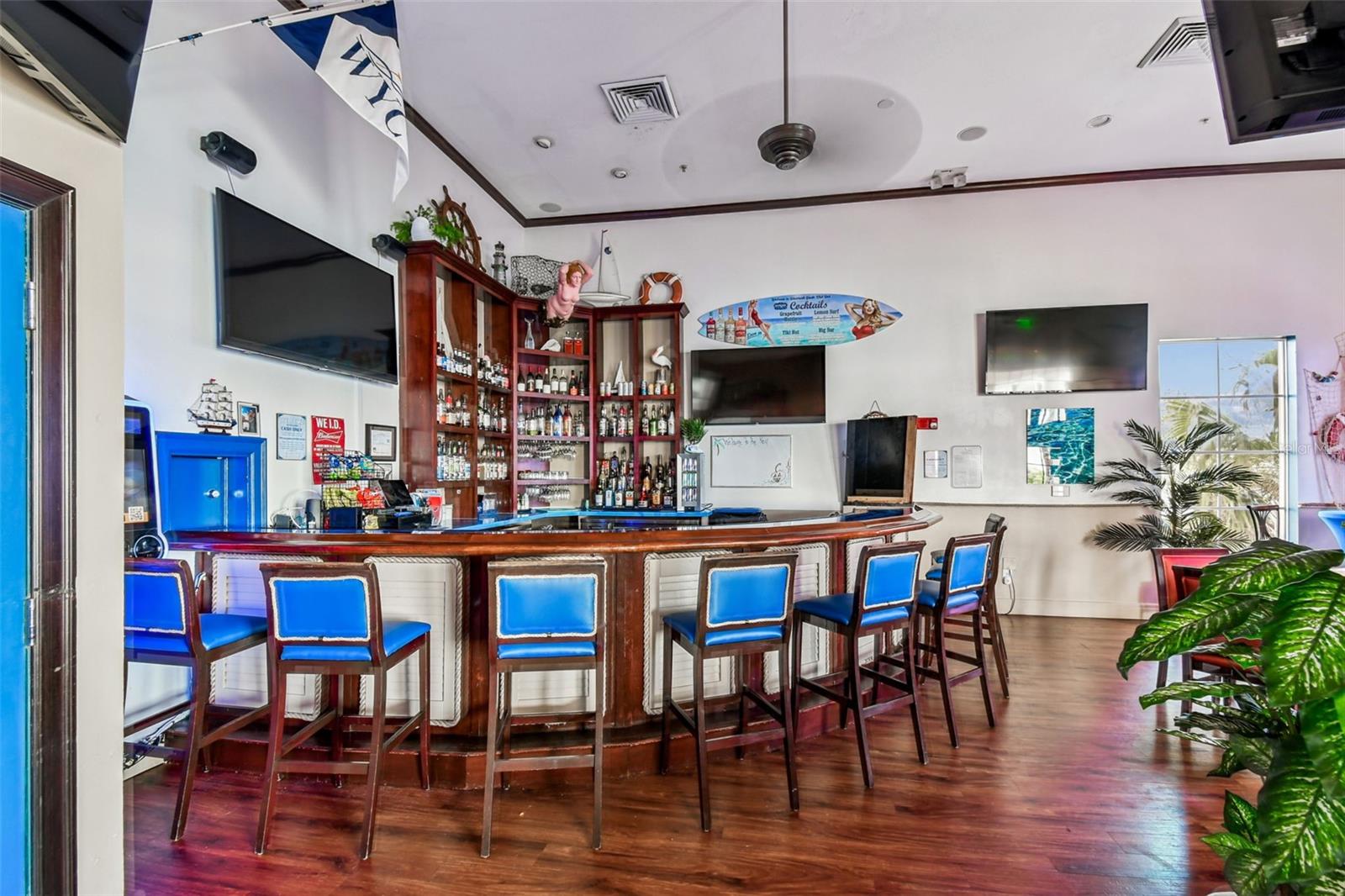 Image 41 of 91 For 5116 Beach Drive Se D