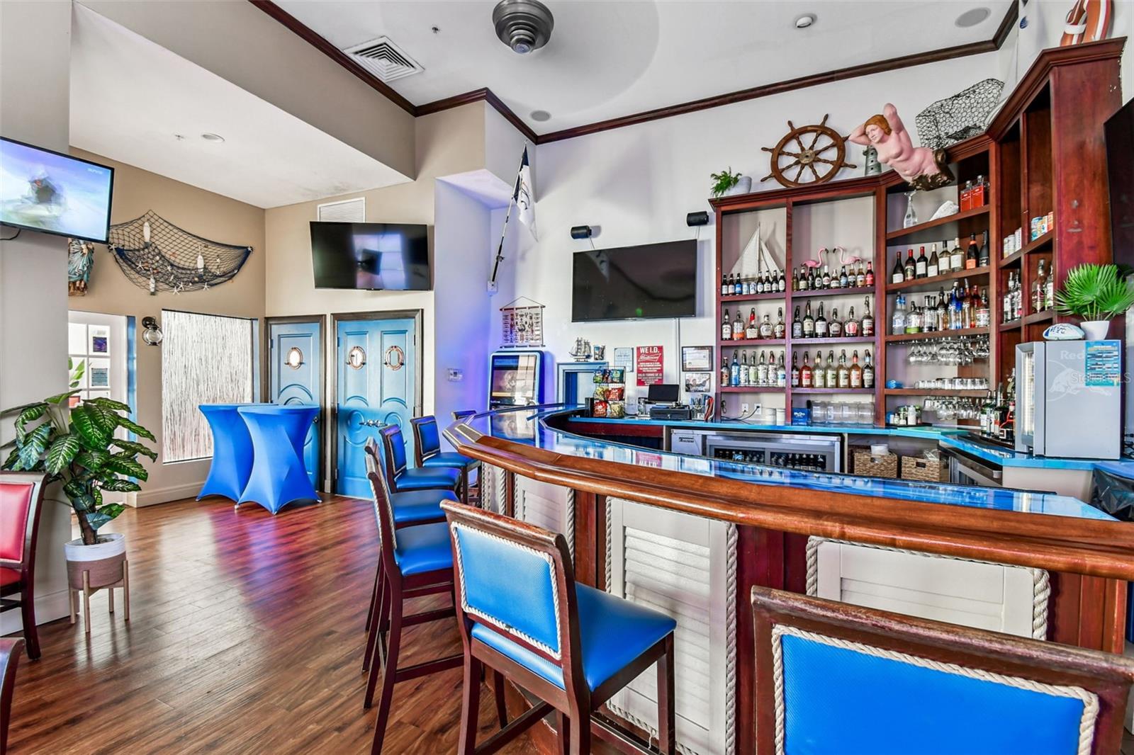 Image 44 of 91 For 5116 Beach Drive Se D