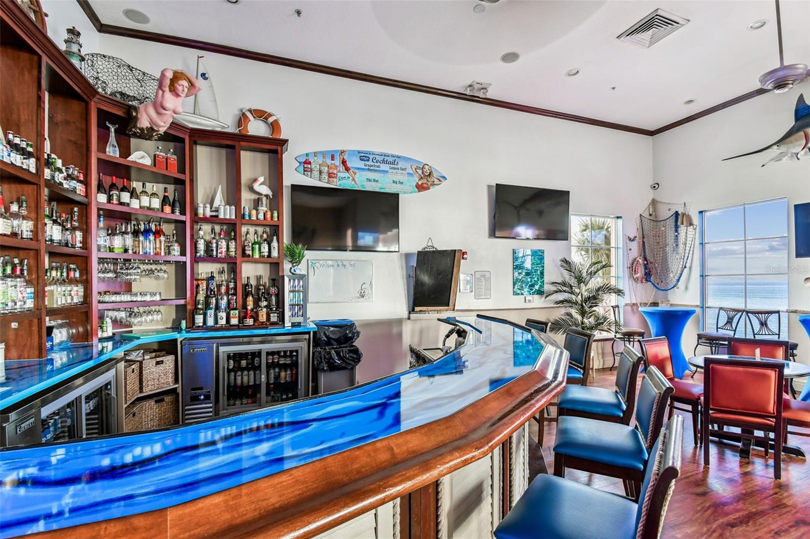 Image 45 of 91 For 5116 Beach Drive Se D