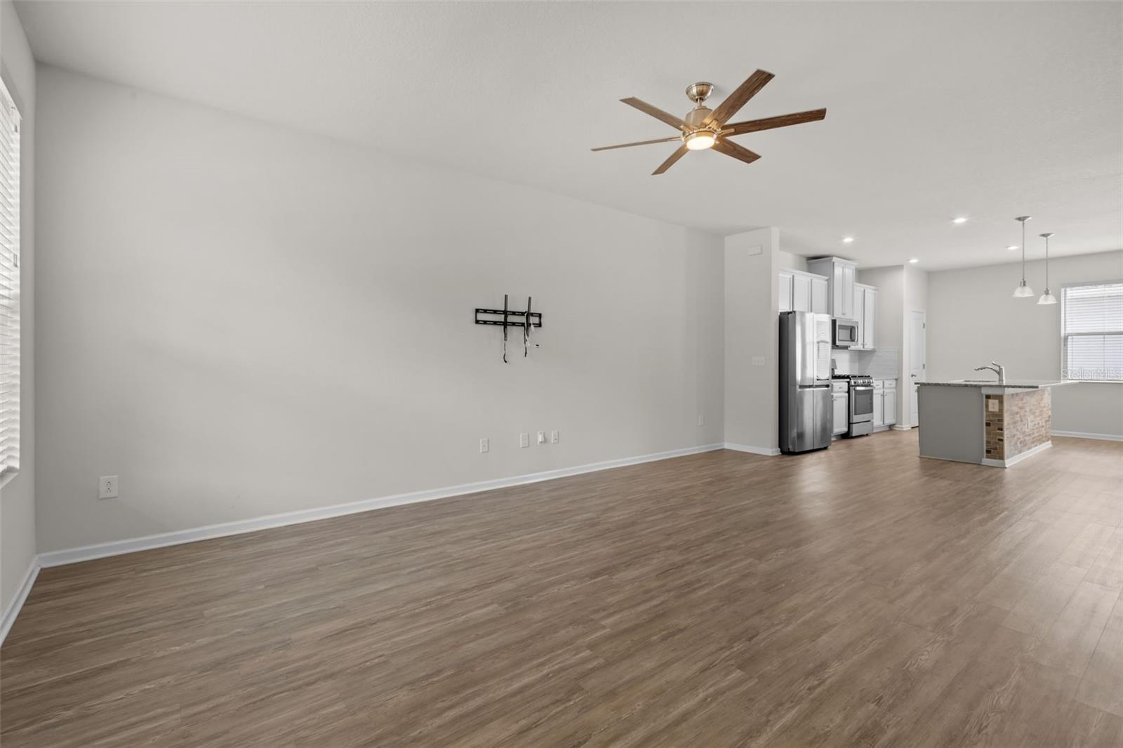 Image 11 of 51 For 14863 Promenade Parkway