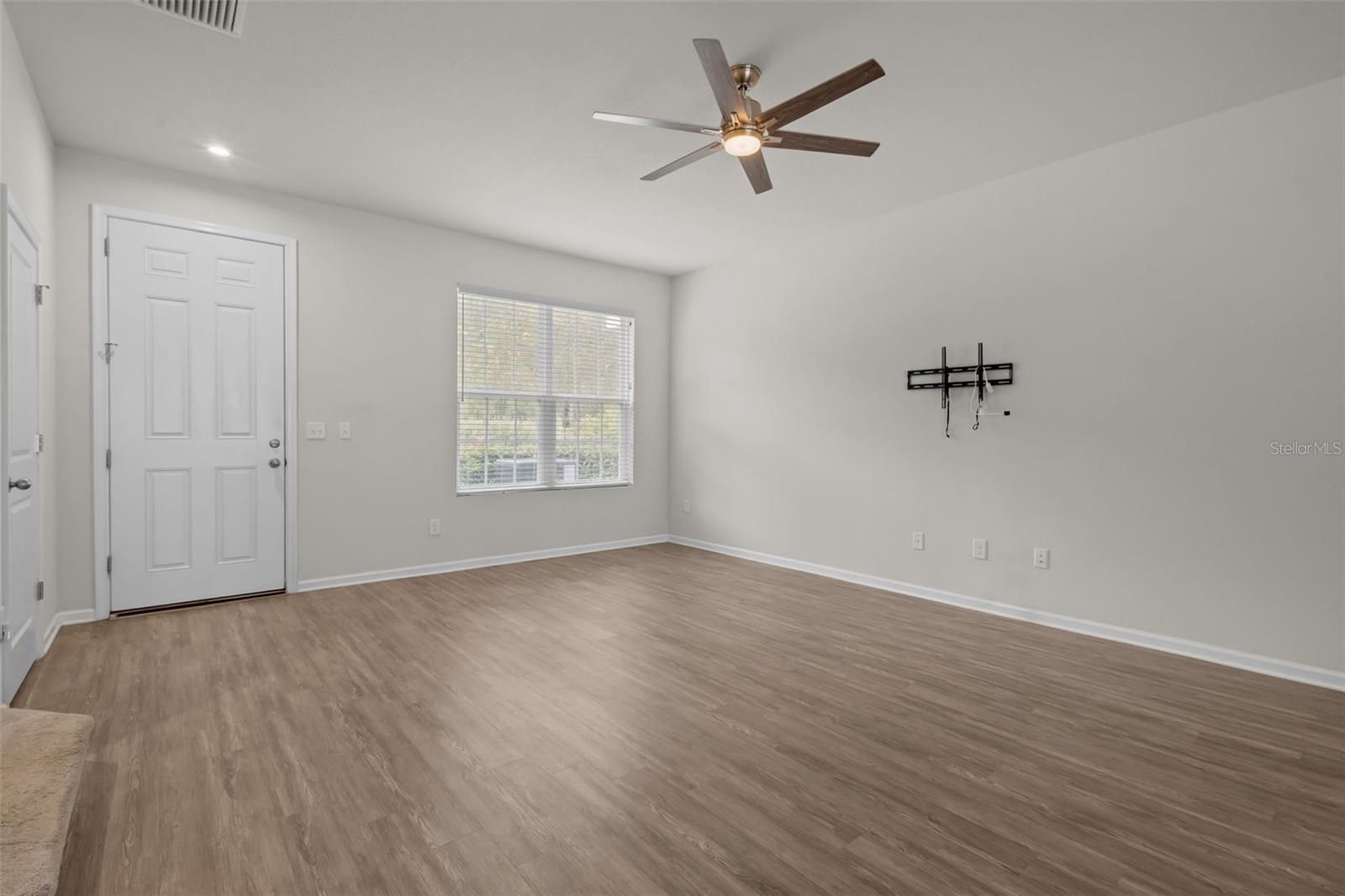 Image 13 of 51 For 14863 Promenade Parkway