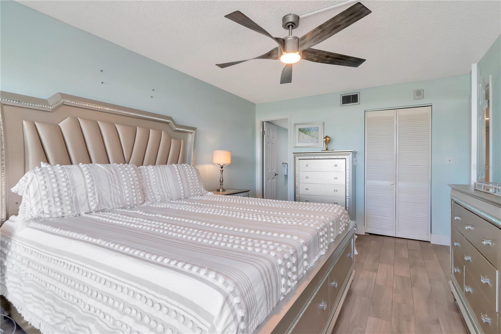 Image 14 of 54 For 1230 Gulf Boulevard 604