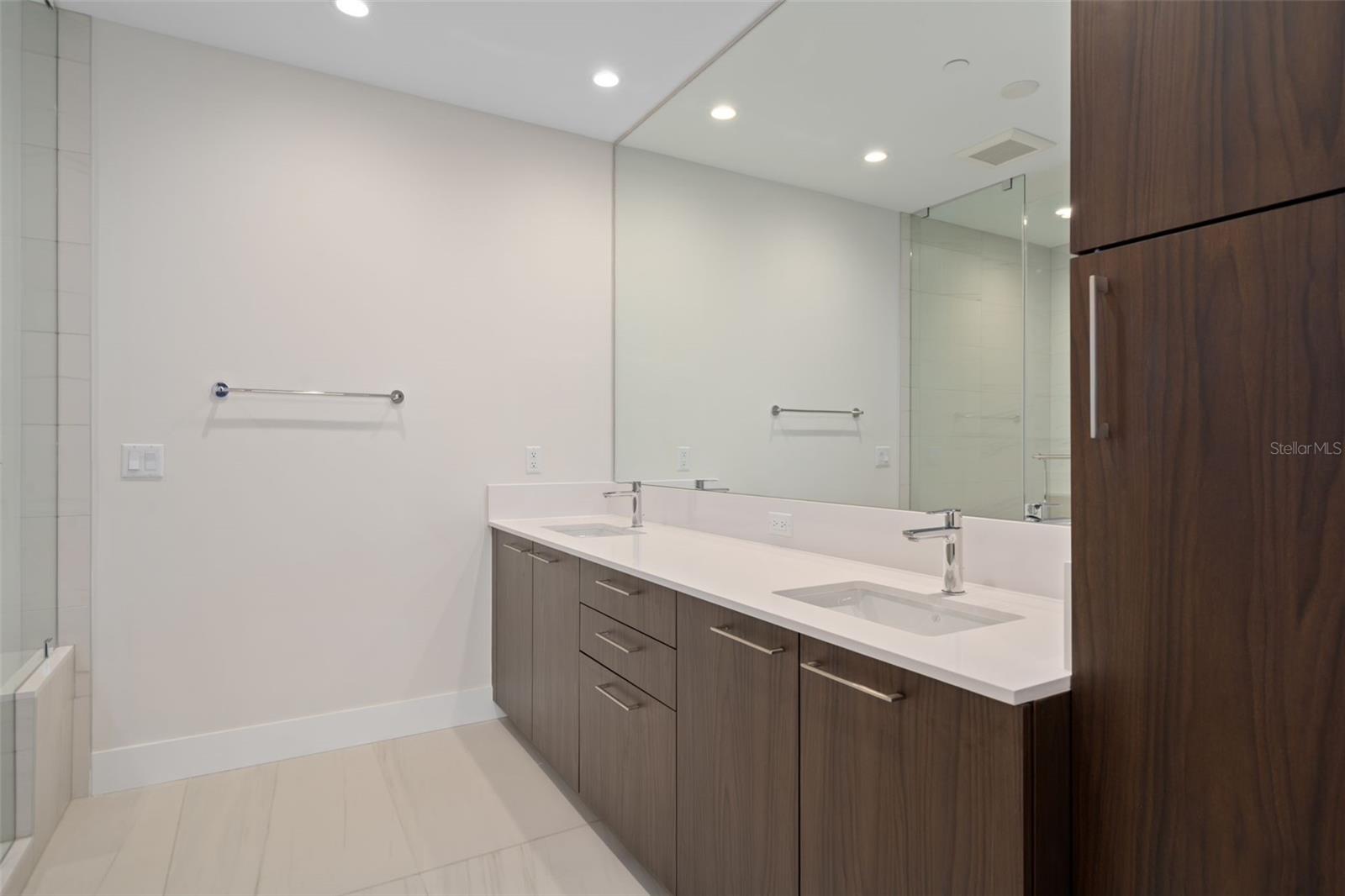 Image 19 of 46 For 275 1st Avenue S 2401