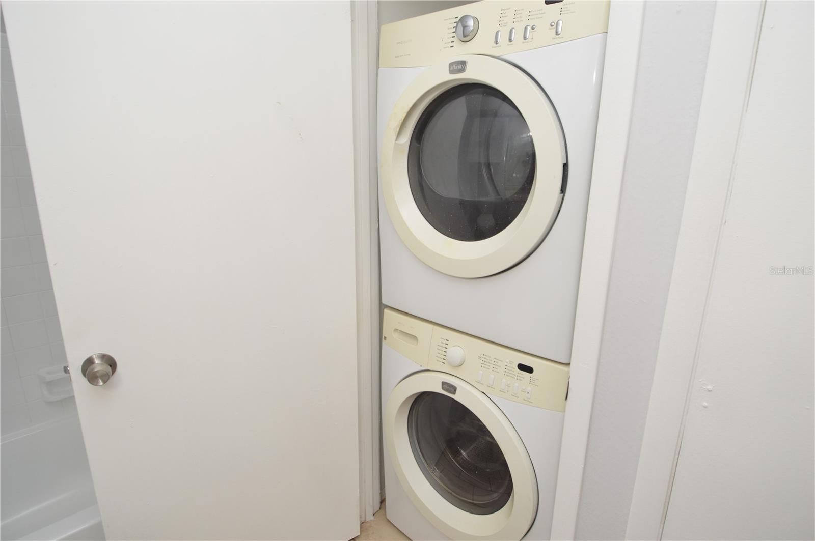 Image 32 of 92 For 8702 Mallard Reserve Drive 102