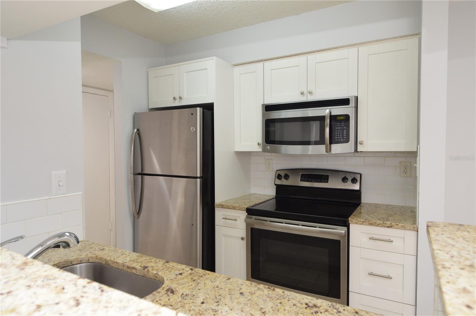 Image 6 of 92 For 8702 Mallard Reserve Drive 102