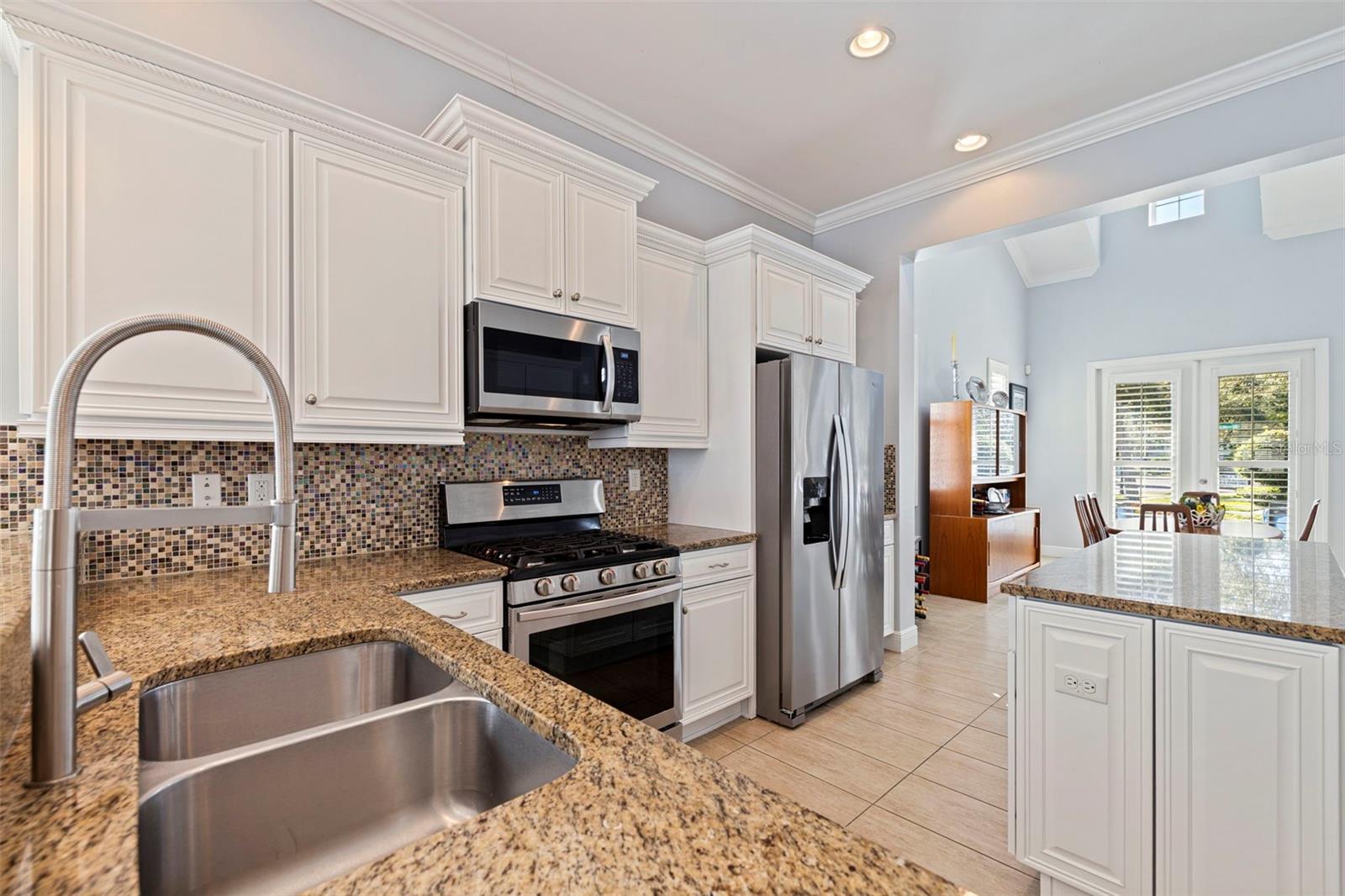 Listing photo id 11 for 6101 Yeats Manor Drive